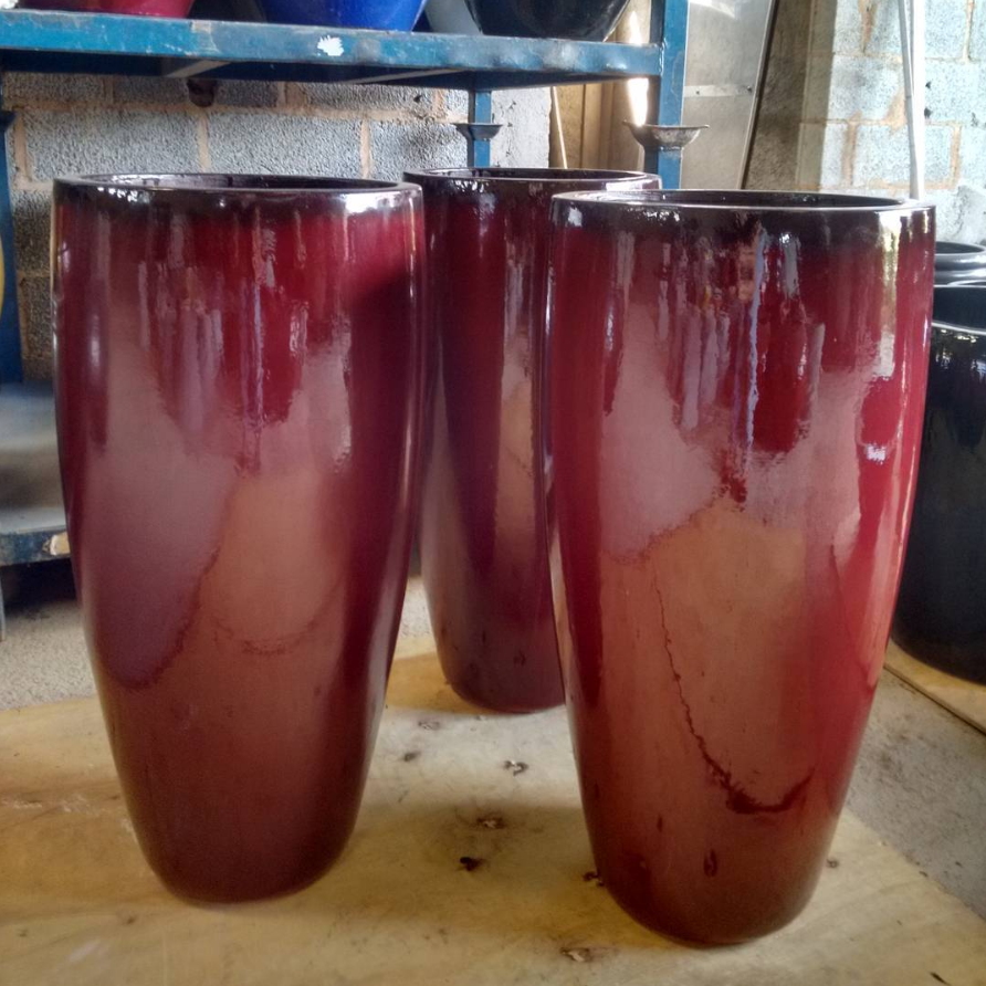 Conjunto de vasos altos vermelhos